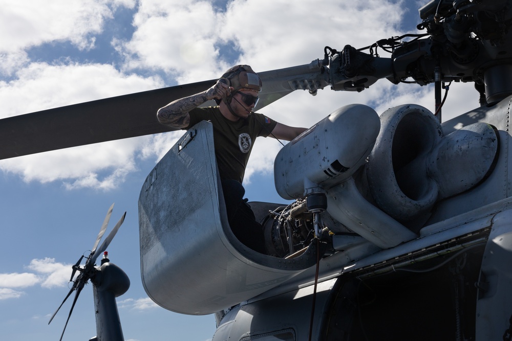 USS Oscar Austin (DDG 79) Conducts Daily Operations