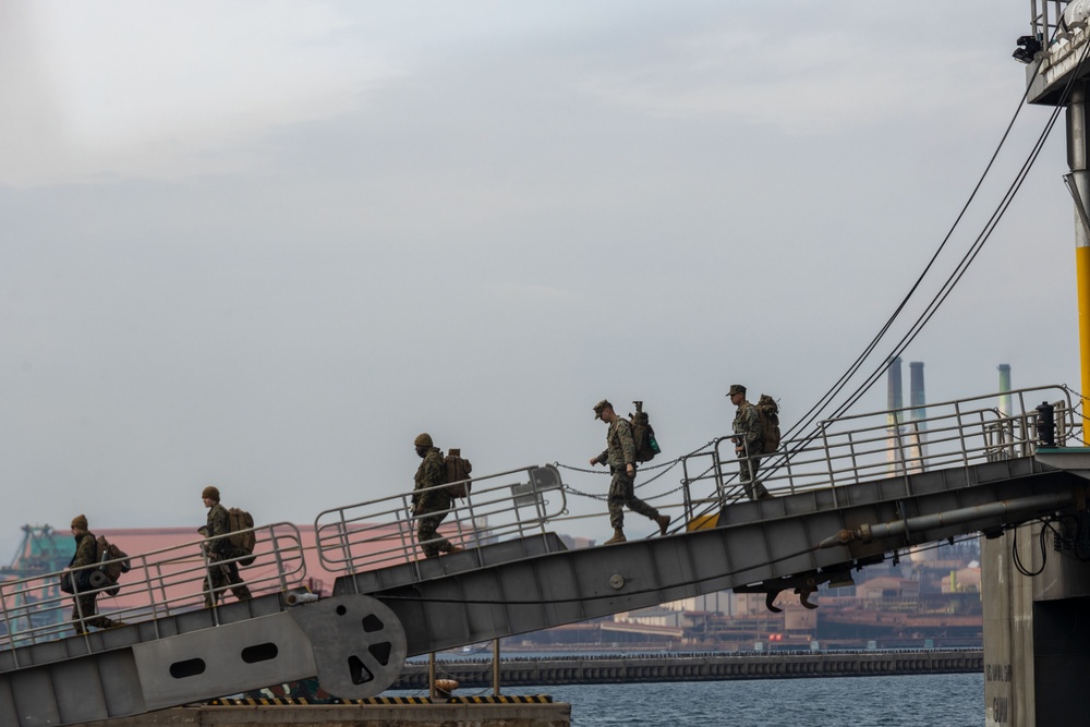 3rd MLG Offloads III MEF Forces From HST During Freedom Banner 25