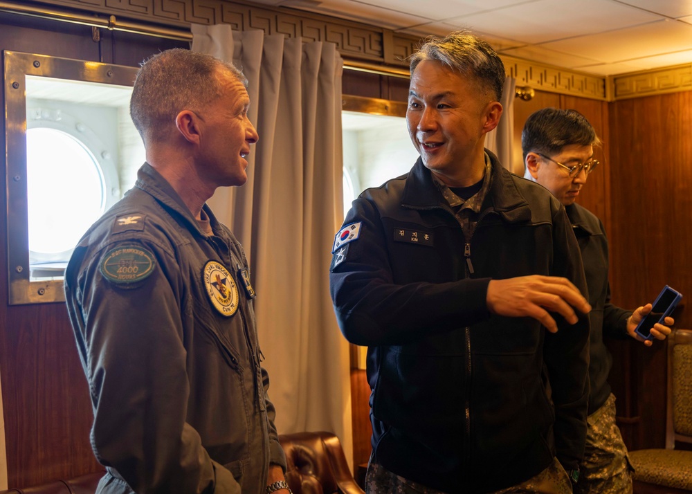 Carrier Strike Group ONE hosts Commander, U.S. Forces Korea, leaders from U.S. Naval Forces Korea and ROK Navy aboard USS Carl Vinson