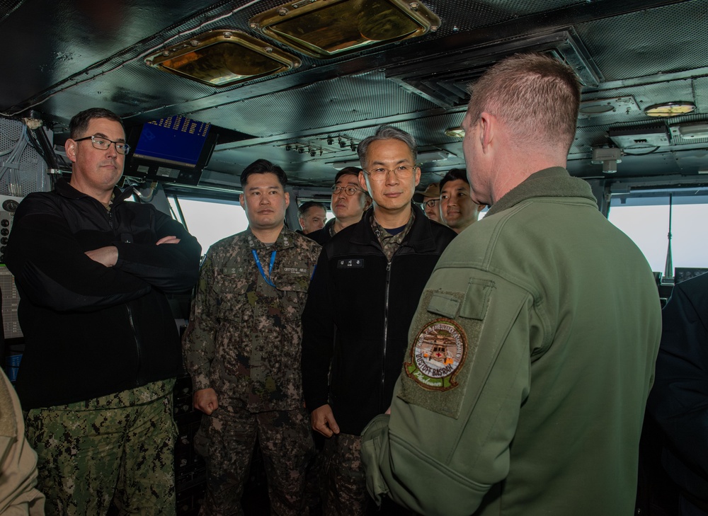 Carrier Strike Group ONE hosts Commander, U.S. Forces Korea, leaders from U.S. Naval Forces Korea and ROK Navy aboard USS Carl Vinson