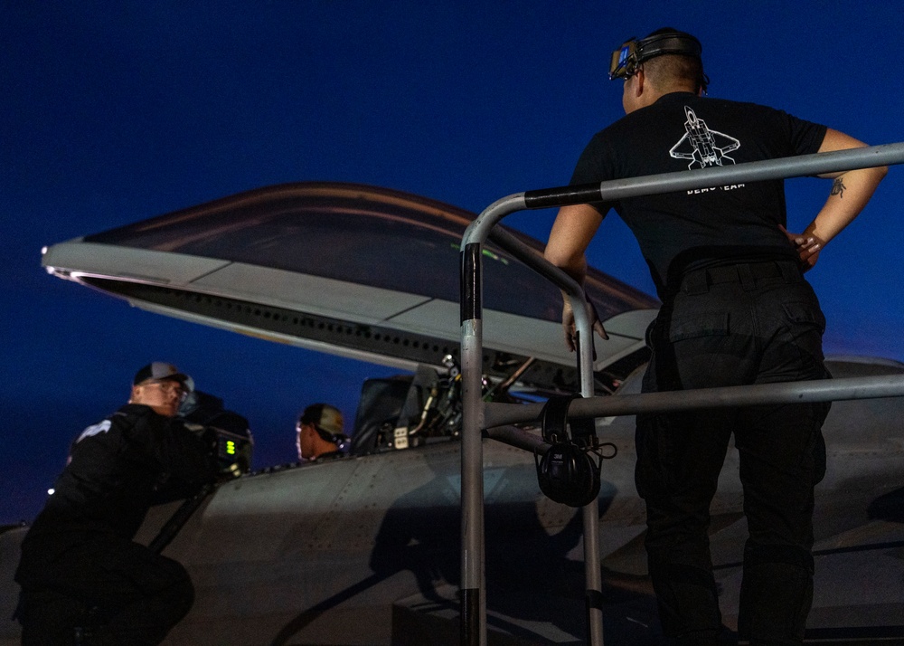 Around-the-clock maintenance keeps F-22 Demonstration Team ready