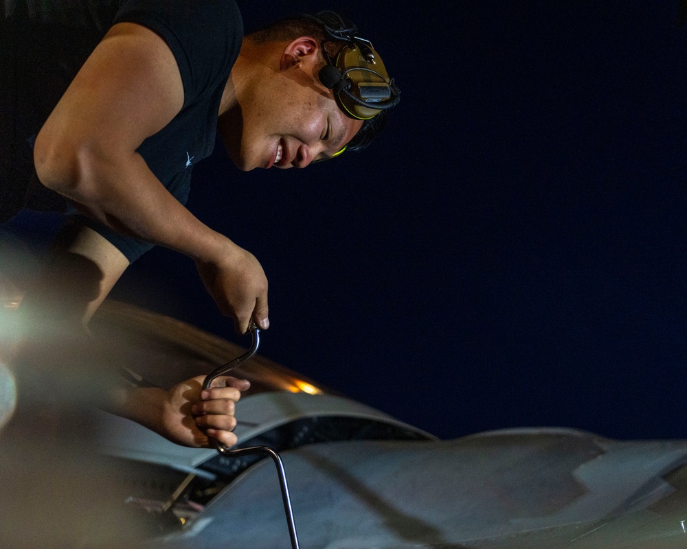 Around-the-clock maintenance keeps F-22 Demonstration Team ready
