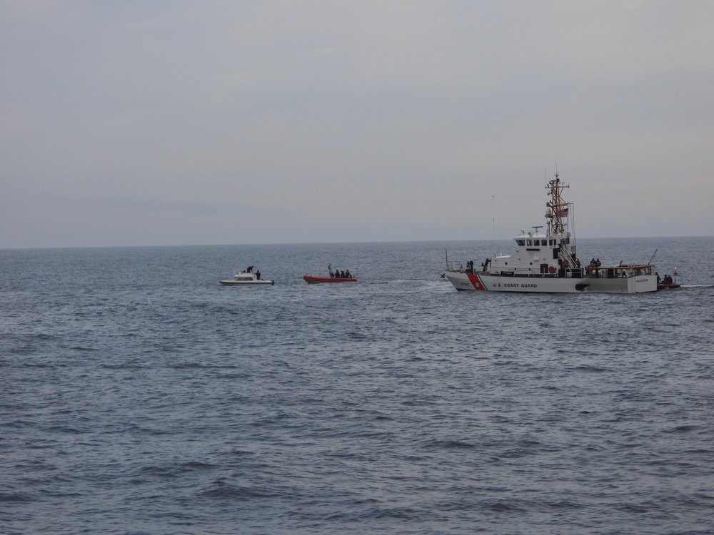 Coast Guard interdicts 21 aliens west of Point Loma, Calif.