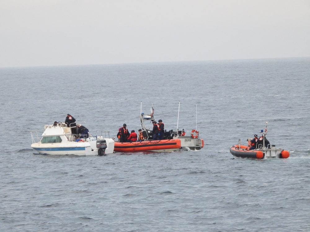 Coast Guard interdicts 21 aliens west of Point Loma, Calif.