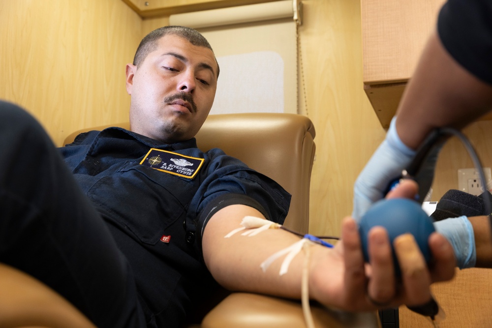 Gerald R. Ford Sailors Donate Blood