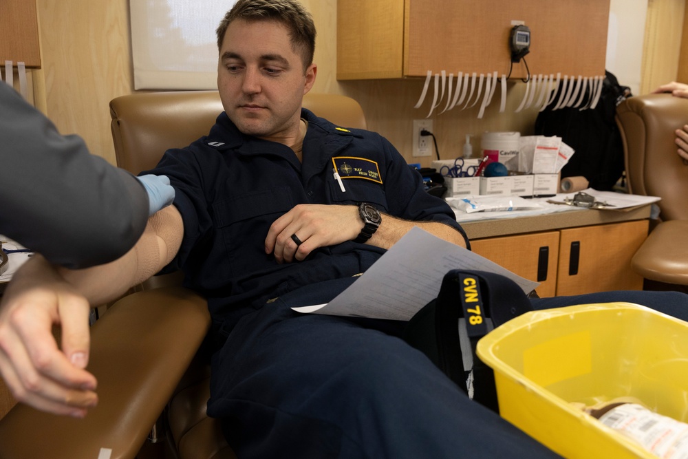 Gerald R. Ford Sailors Donate Blood