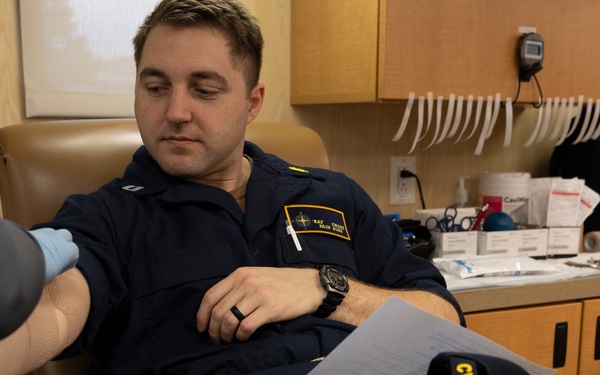 Gerald R. Ford Sailors Donate Blood