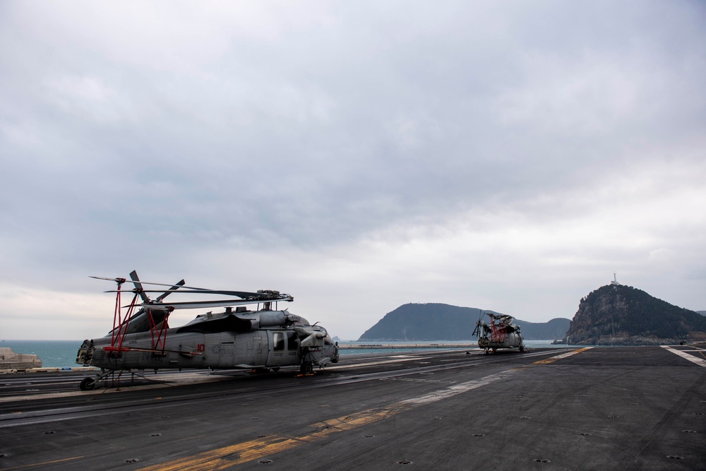 USS Carl Vinson (CVN 70) arrives in Busan, Republic of Korea