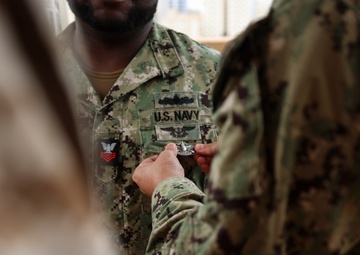 TF 51/5 Sailors earn Fleet Marine Force pin