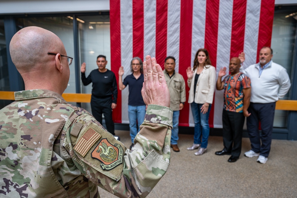 349AMW Maintenance Group Commander inducts new mentors