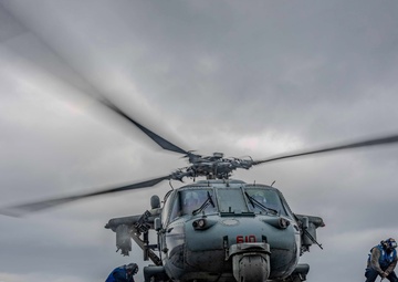 DDG 114 conducts flight operations with HSC 4
