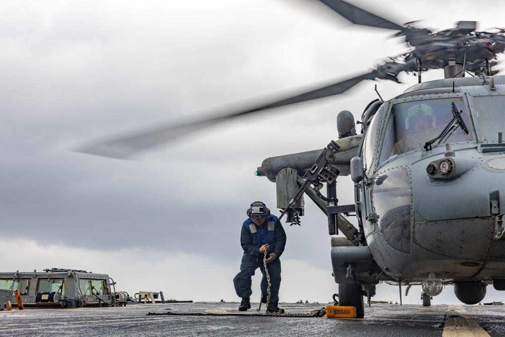 DDG 114 conducts flight operations with HSC 4