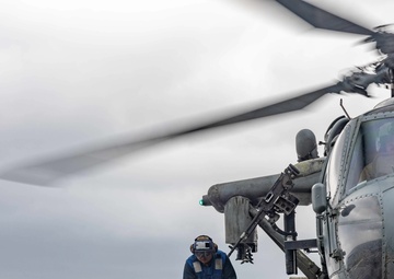 DDG 114 conducts flight operations with HSC 4