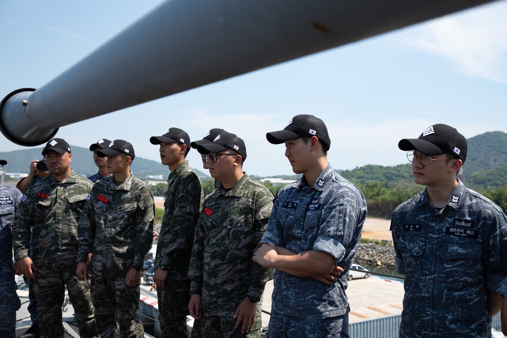 USS Omaha (LCS 12) hosts Republic of Korea sailors, marines for a ship tour during joint exercise Cobra Gold
