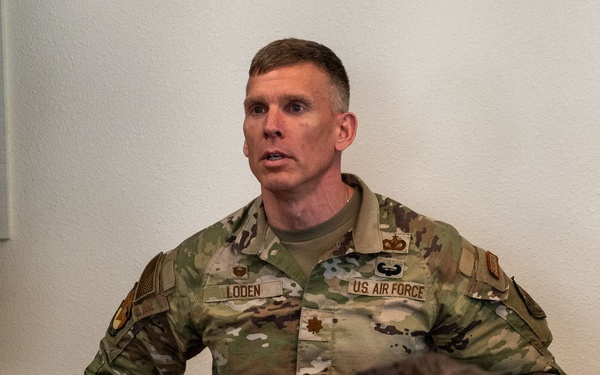 Maj. Gen Duke A. Pirak Visits the 233rd Space Group