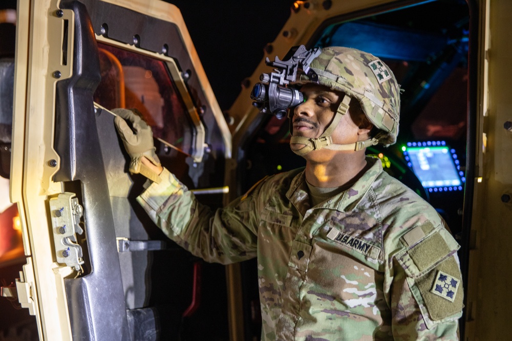 4ID Soldiers conduct night driver training