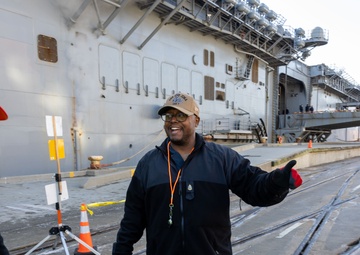 USS Iwo Jima ammunition onload