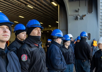 USS Iwo Jima Ammunition Onload