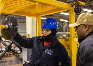 USS Iwo Jima Ammunition Onload