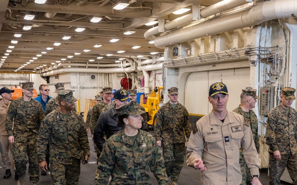 MARFORCOM Commander visits USS New York