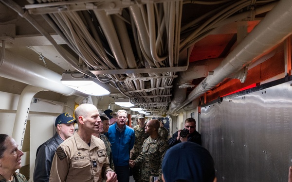 MARFORCOM Commander visits USS New York