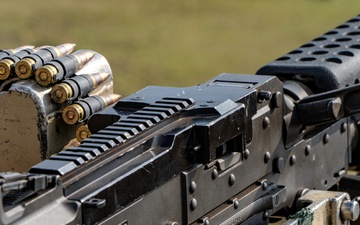 3-25 AVN Soldiers shoot M249 machine guns from LMTVs at Pohakuloa Training Area