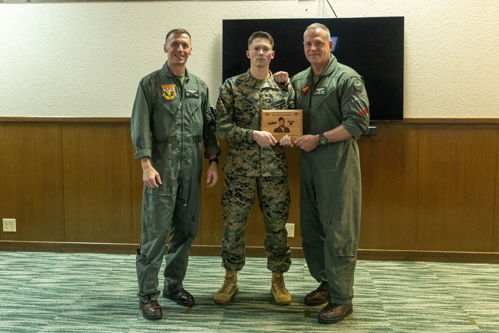 1st MAW commanding general recognizes MCAA award recipients