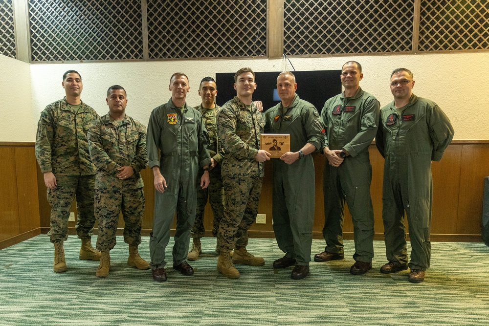 1st MAW commanding general recognizes MCAA award recipients