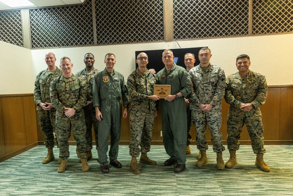 1st MAW commanding general recognizes MCAA award recipients