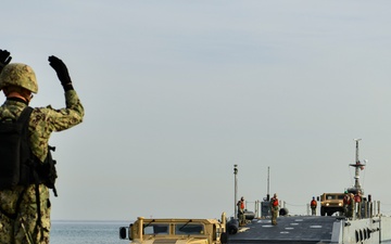 3rd Marine Logistic Group displays Combat Readiness on Dogu Beach