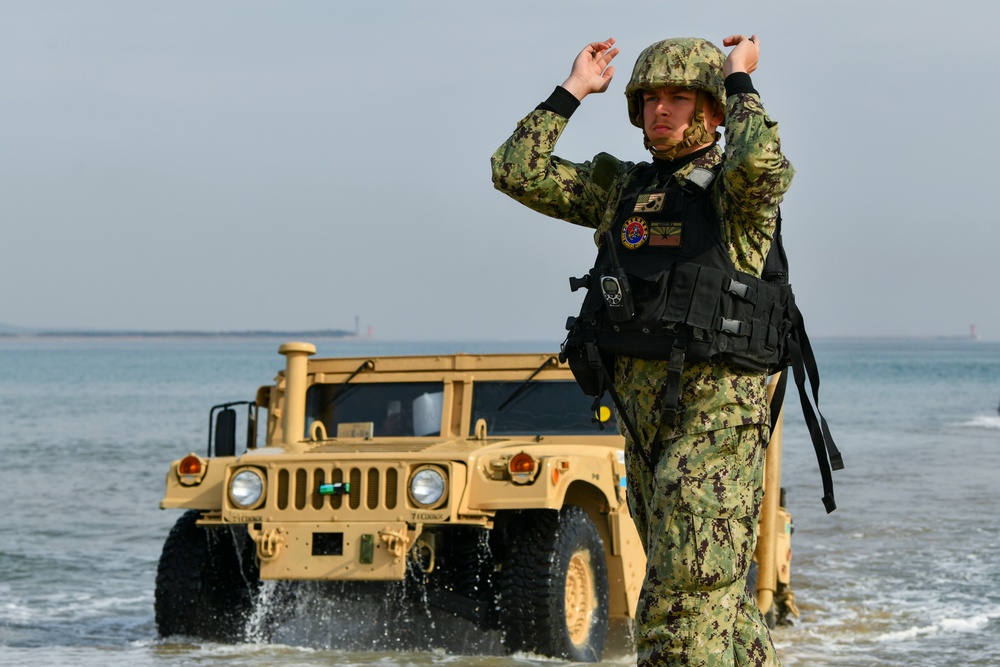 3rd Marine Logistic Group displays Combat Readiness on Dogu Beach