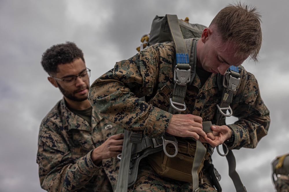U.S. Marines with 3rd LSB Conduct Air Deliveries