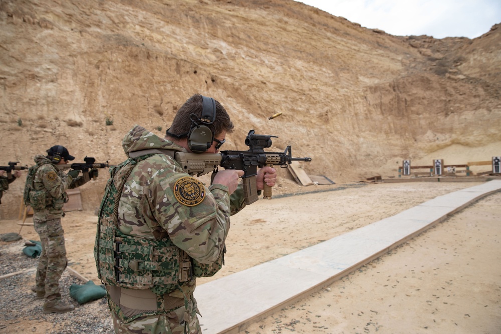 Dutch Forces Conduct Weapon Drills at Al Asad Air Base