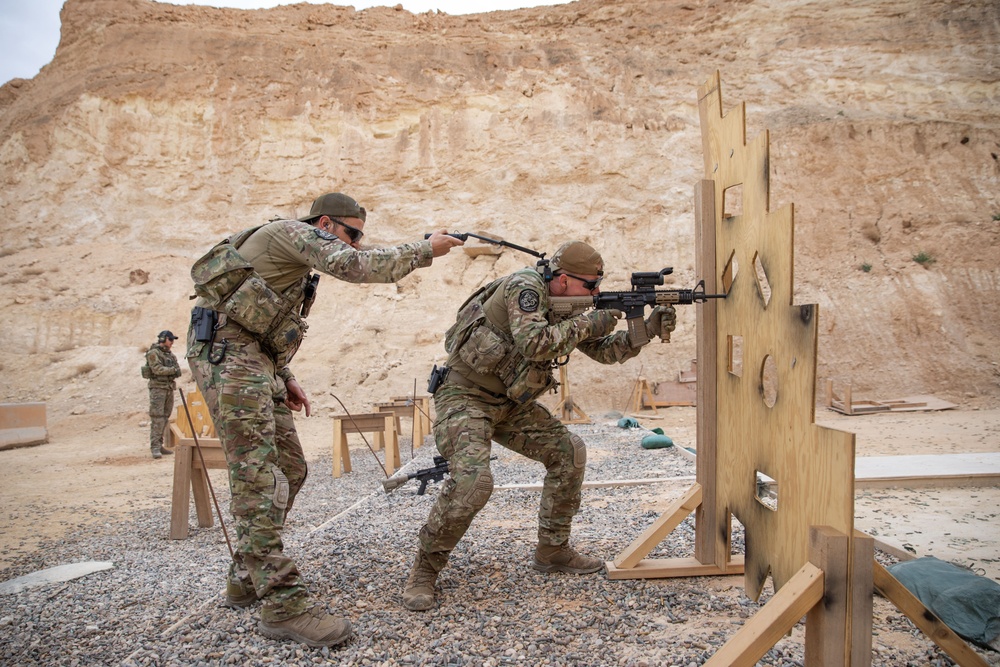 Dutch Forces Conduct Weapon Drills at Al Asad Air Base