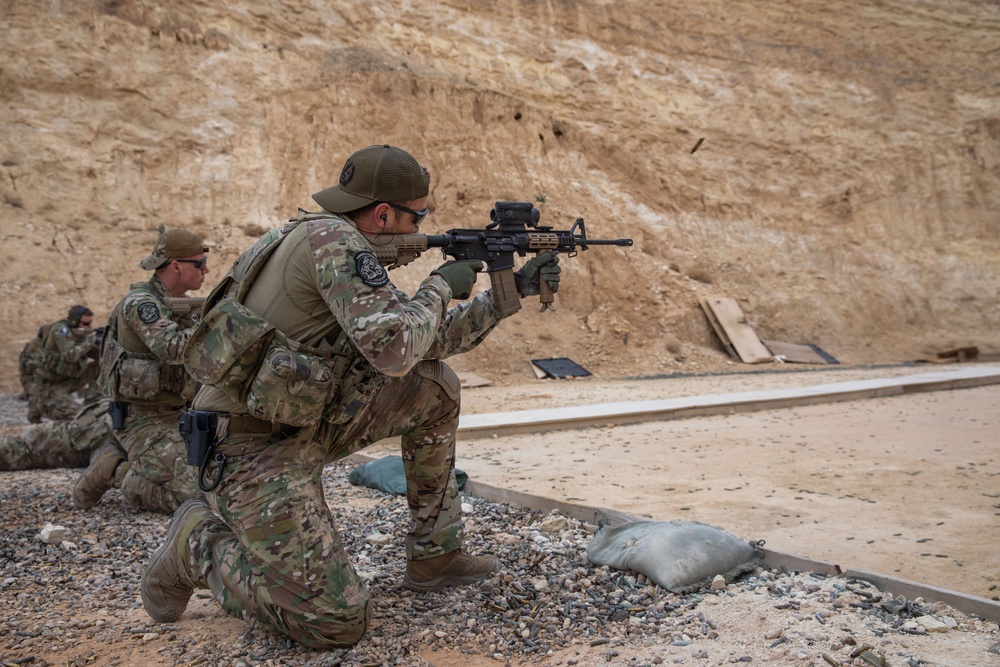 Dutch Forces Conduct Weapon Drills at Al Asad Air Base