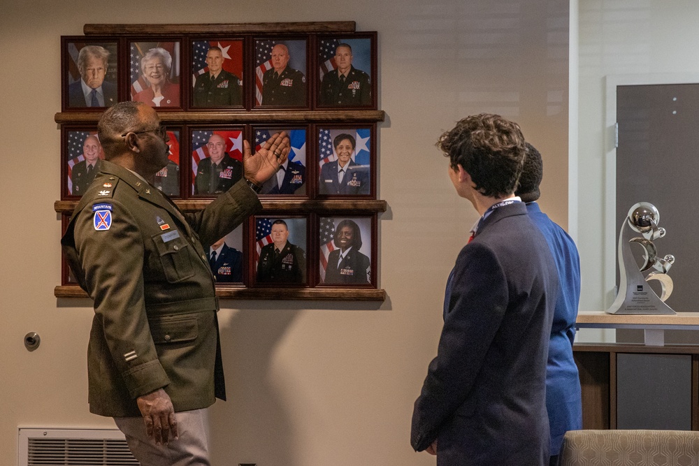 Alabama Guard colonel takes YMCA youth on headquarters tour