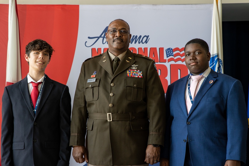 Alabama Guard colonel takes YMCA youth on headquarters tour