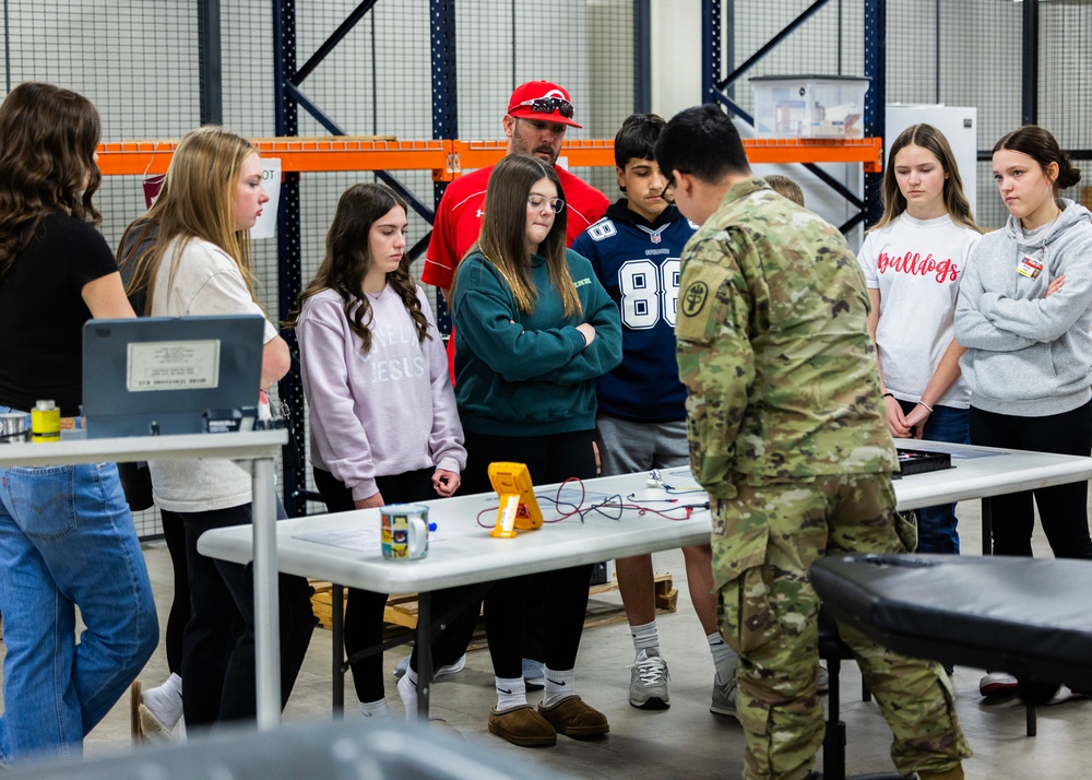 Cache Middle School's STEM program Tours Fort Sill