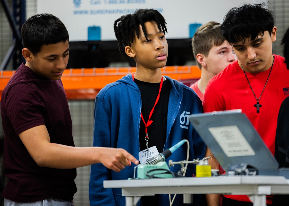 Cache Middle School's STEM program Tours Fort Sill