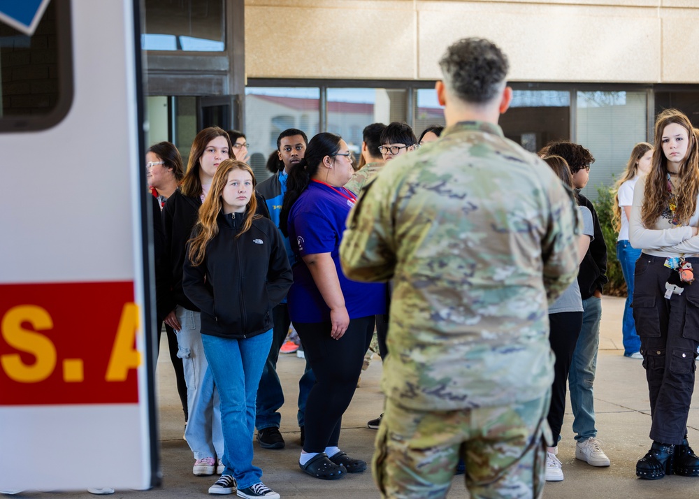 Cache Middle School's STEM program Tours Fort Sill