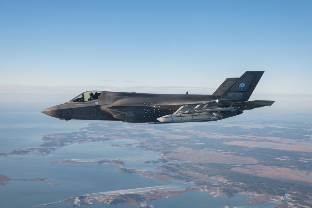 F-35B first test flight with AGM-158