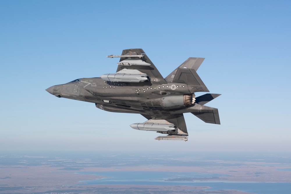 F-35B first test flight with AGM-158