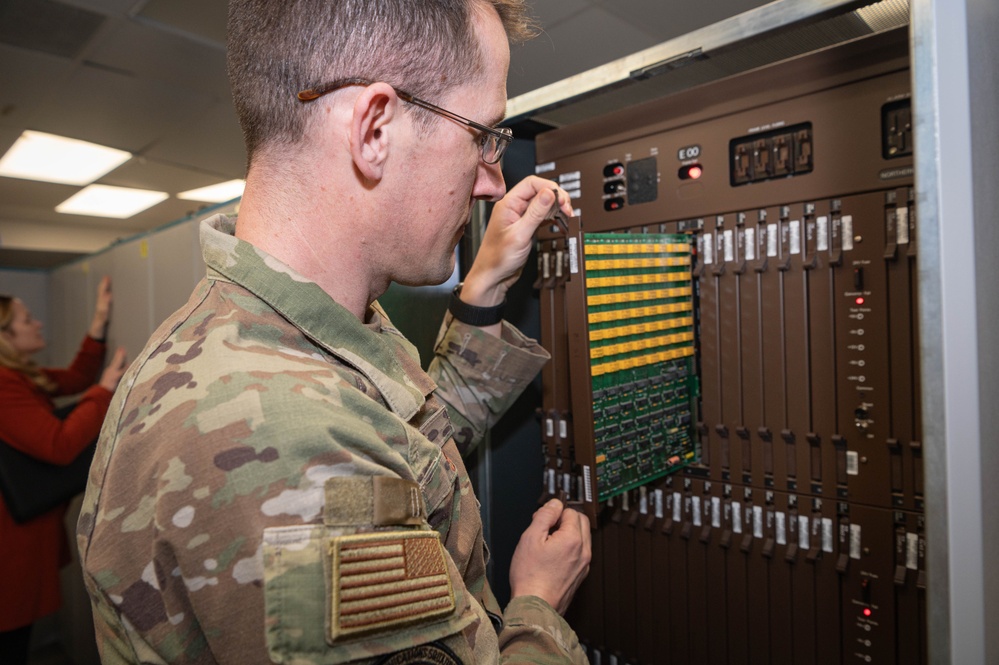 Offutt hangs up old telephone switch for good