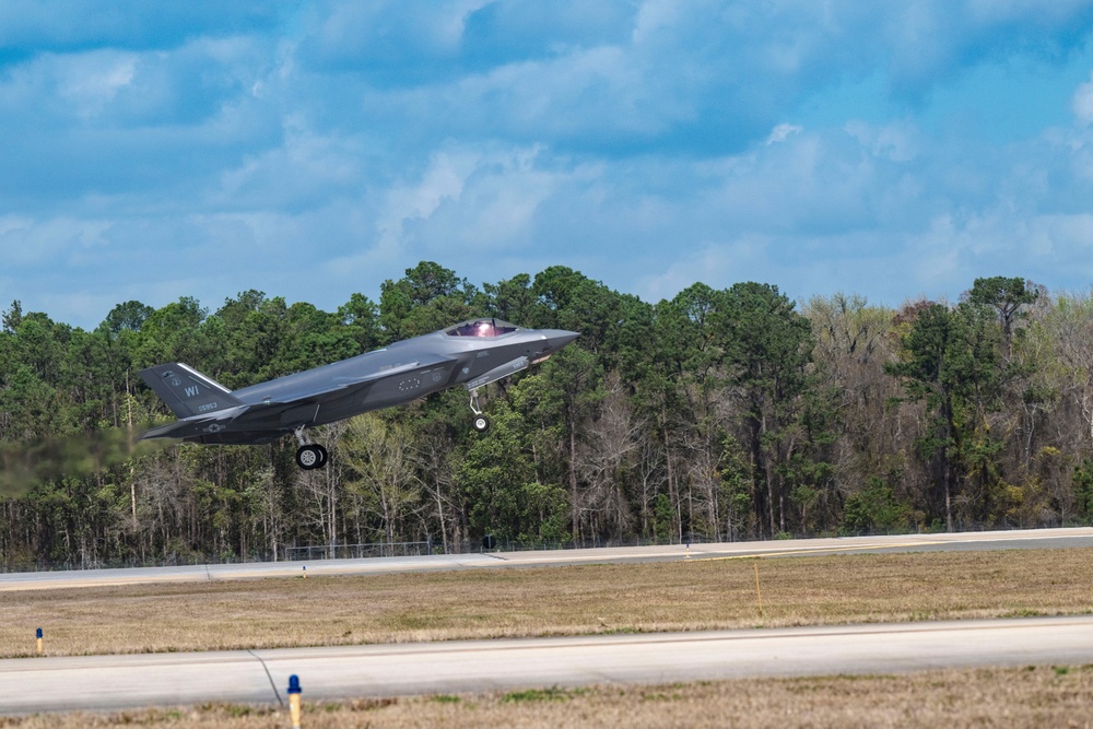 Lightning strikes Florida Air Guard