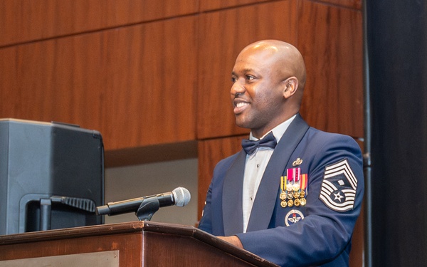 908th celebrates outstanding members of the wing