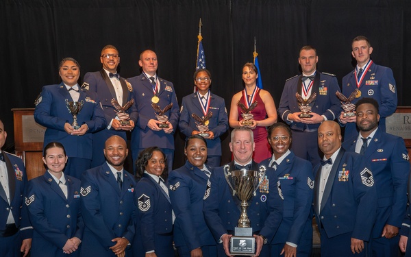 908th celebrates outstanding members of the wing