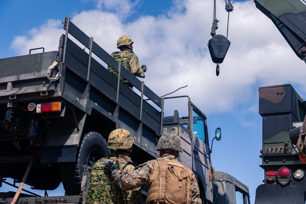 Iron Fist 25 | CLB 31, JGSDF conduct Bilateral External Lift