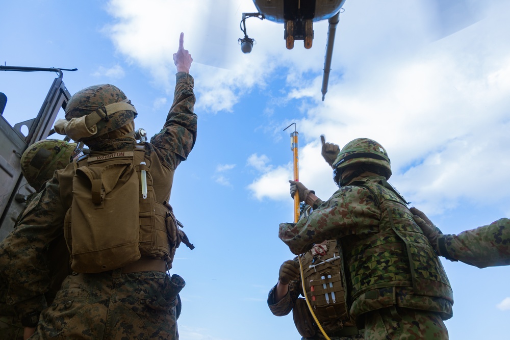 Iron Fist 25 | CLB 31, JGSDF conduct Bilateral External Lift