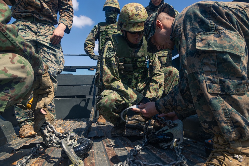 Iron Fist 25 | CLB 31, JGSDF conduct Bilateral External Lift