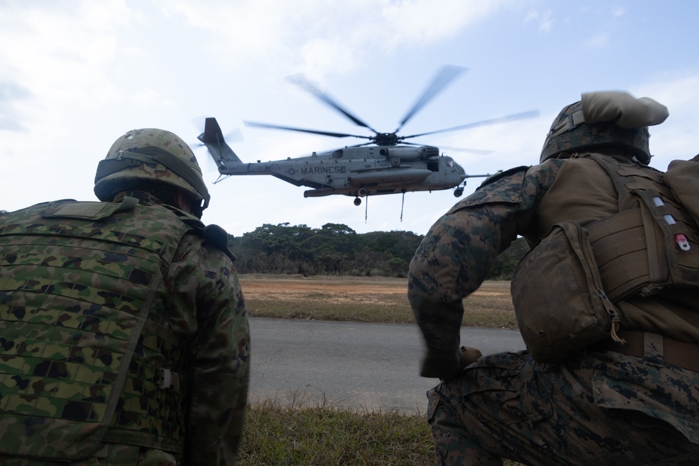 Iron Fist 25 | CLB 31, JGSDF conduct Bilateral External Lift